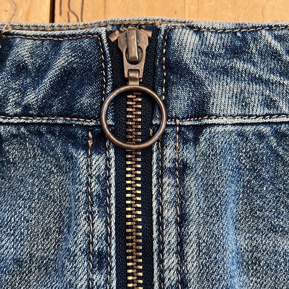We the Free Free People Denim Frayed Mini Exposed Full Zipper, Circle Pull - Picture 2 of 12